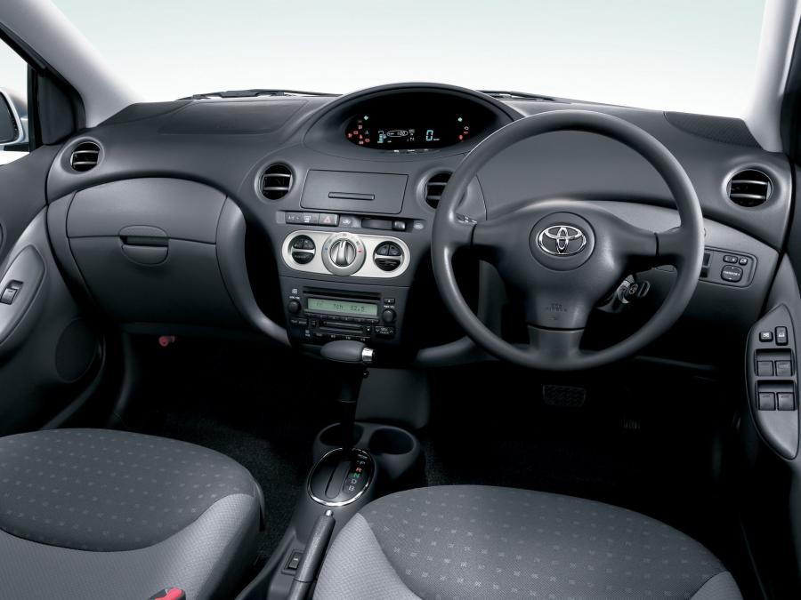  Toyota Vitz U L Package 2002 года  (фото 2 из 3)